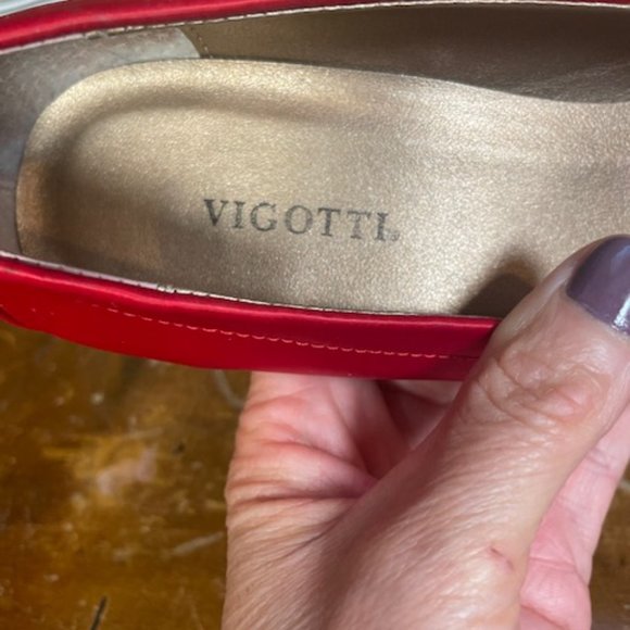 Vigotti Red Satin Pump -- Size 6 Narrow - Picture 8 of 11
